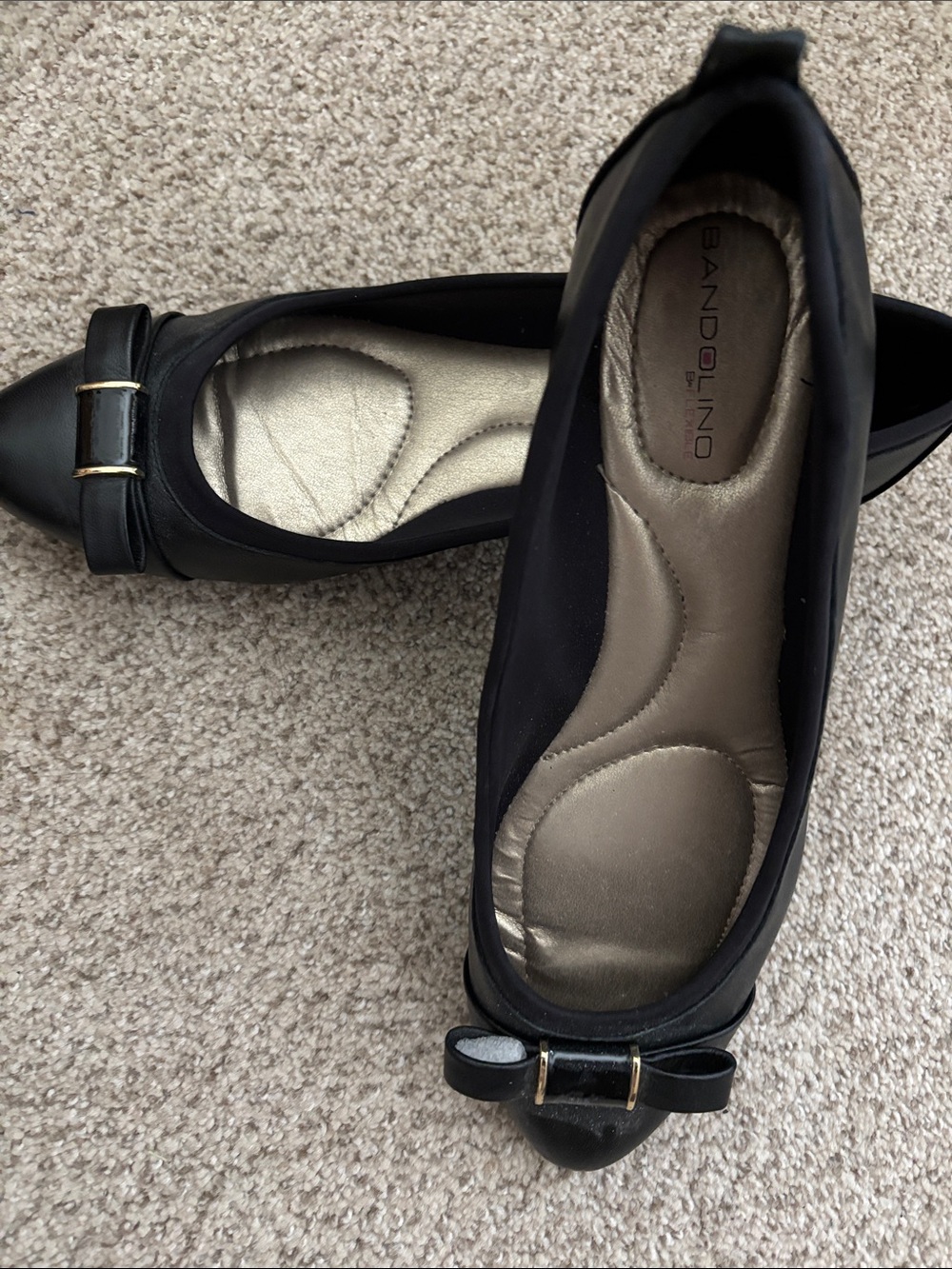 Bandolino Black Pointed-Toe Ballet Flats with Bow Accent